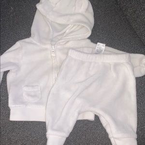 Carter’s Plush Sweater and Pants— White Bear — NB